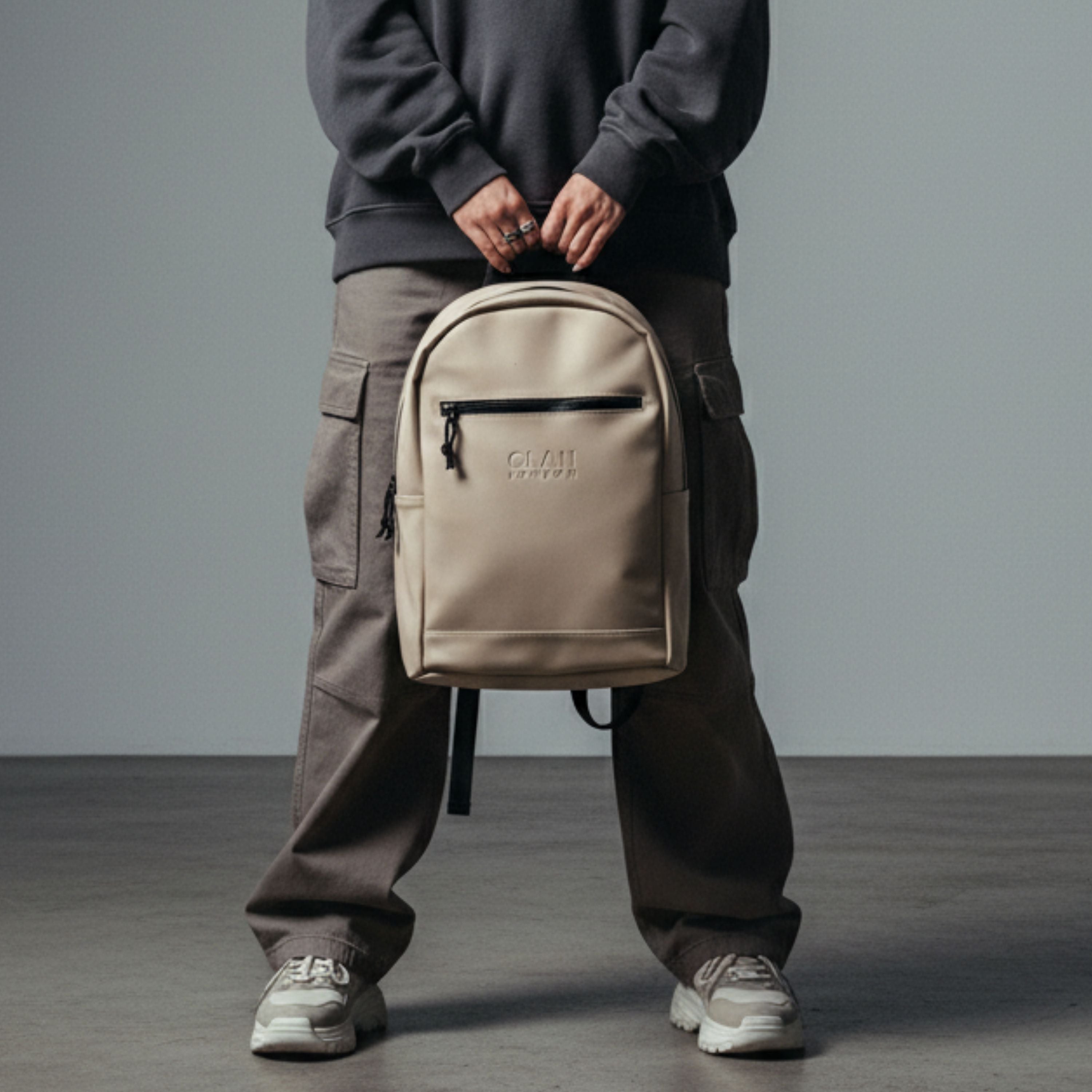 Greenwich carry image 2