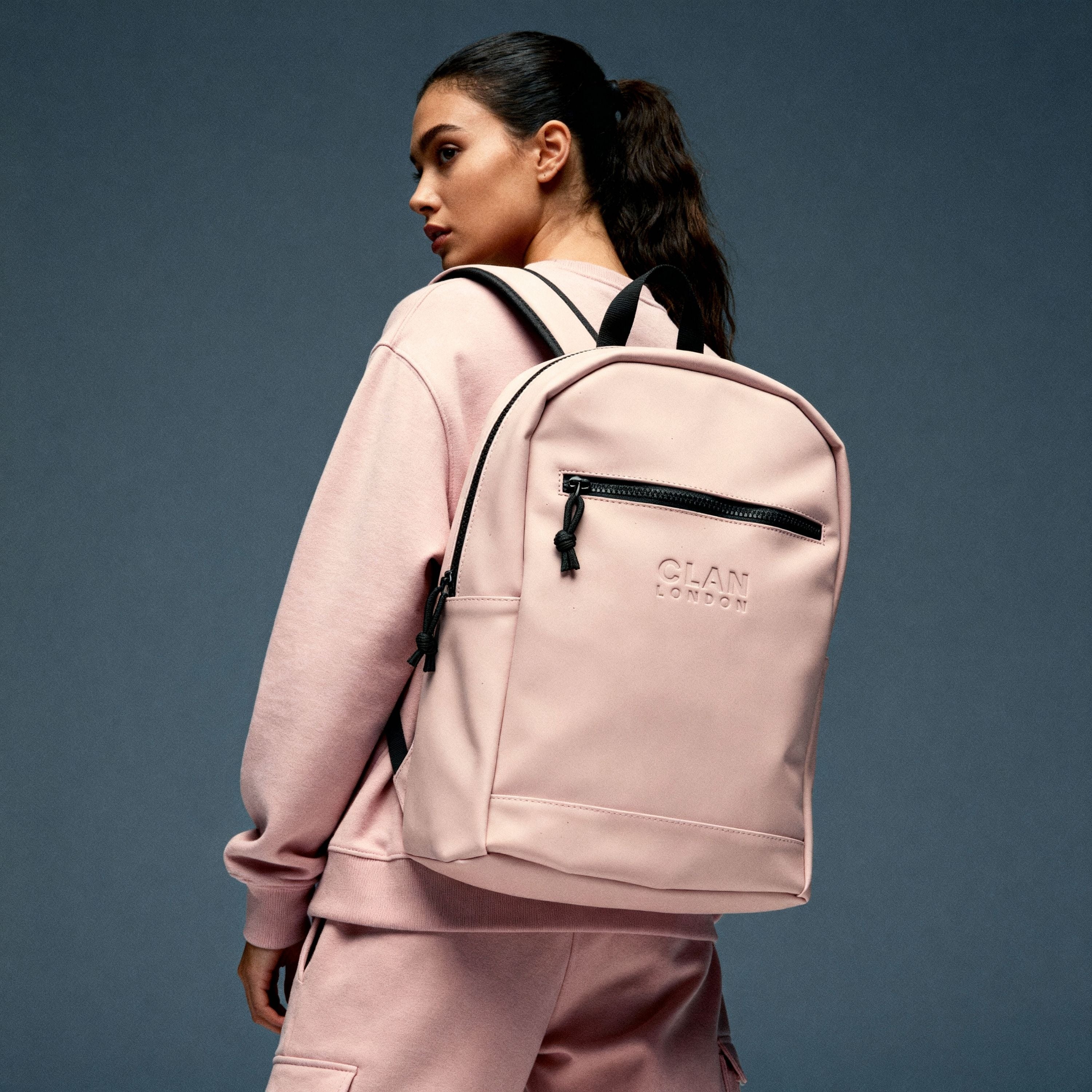 Greenwich carry image 1