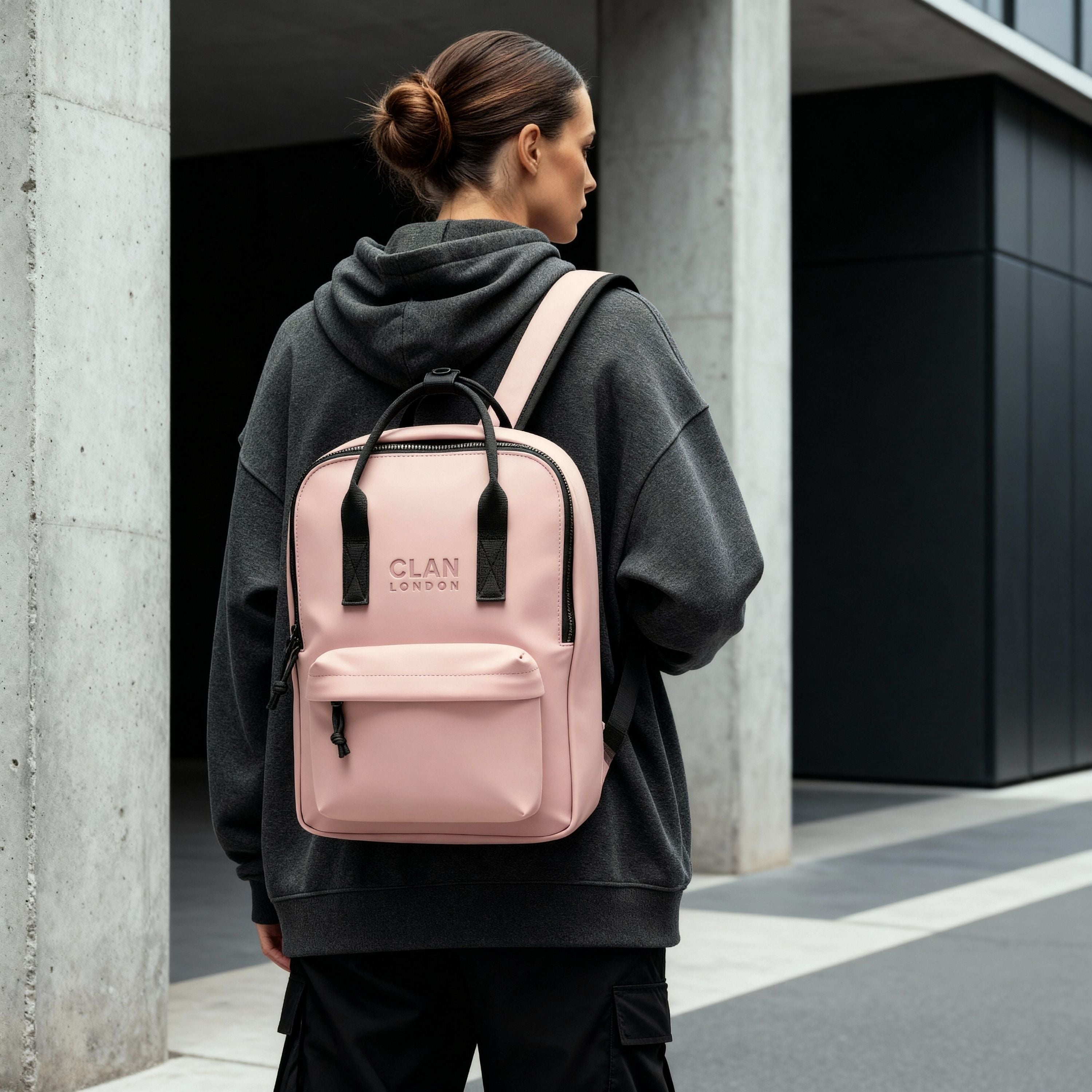 Hackney carry image 1