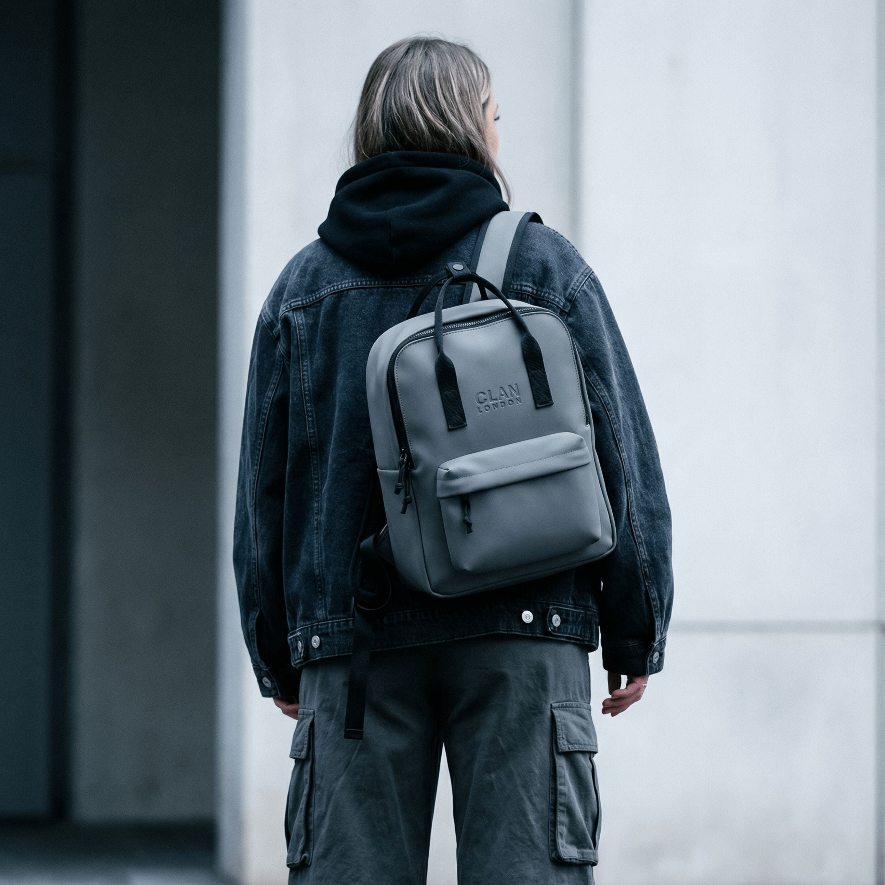 Hackney carry image 1