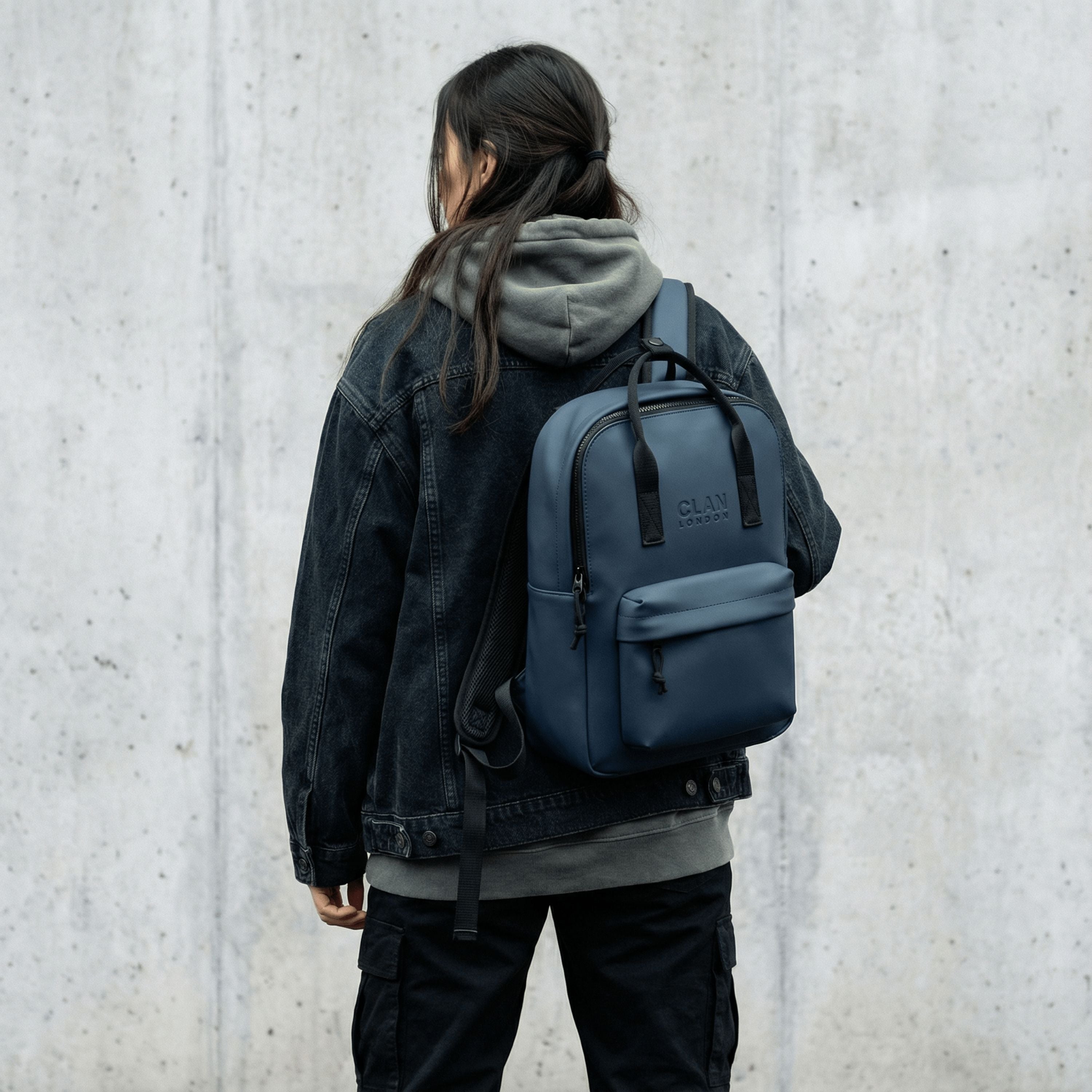 Hackney carry image 1