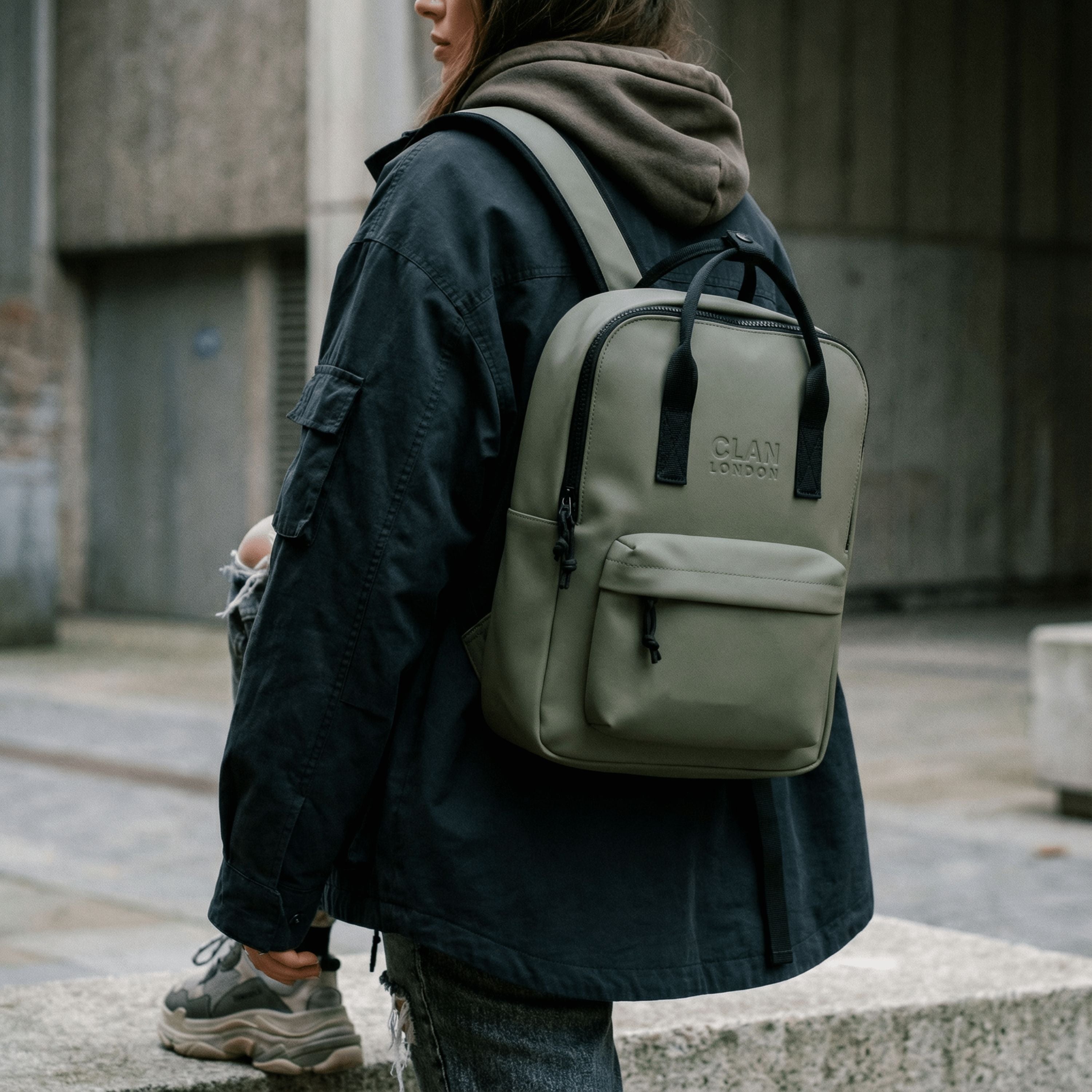 Hackney carry image 1